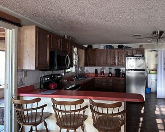 4 Bedroom, 2 bath 3-Blocks from Fort & walking distance to Downtown - Fort Davis