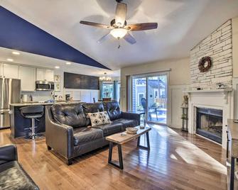 Idyllic Pinehurst Home, Near Golf Course! - Pinehurst - Living room