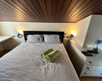 Solo Atico Guest Suites - l'Escala - Chambre
