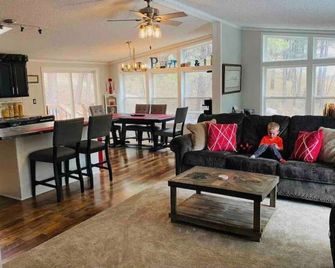 Ridge Trail Lodge - Sturgis - Living room