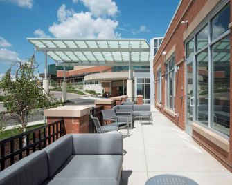Hyatt Place Cincinnati/Sharonville Convention Center - Sharonville - Parveke