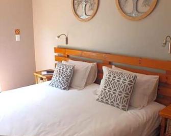 Aero Lodge Guest House - Middelburg - Спальня