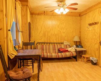 Lakesound Lake Michigan House - Pentwater - Living room