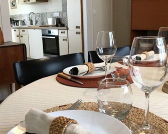 Maison rénovée avec jardin, proche du centre, pour 6 pers, Châteauroux - FR-1-591-578 - Châteauroux - Dining room