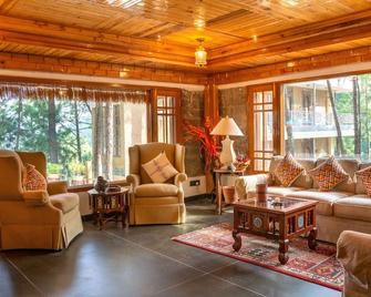 Chillaru Spa & Resort - Kasauli - Pokój dzienny