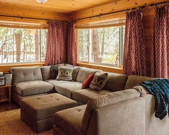 Romantic Riverfront Cottage - 1 Mile to Winthrop! - Winthrop - Salon