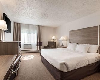 Quality Inn Petoskey-Harbor Springs - Petoskey - Slaapkamer