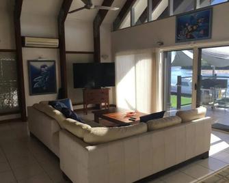 Hinchinbrook Resorts - Lucinda - Living room