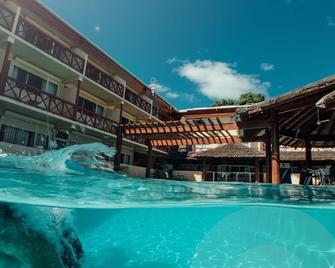 كايفيتي موتل - بورت فيلا - حوض السباحة