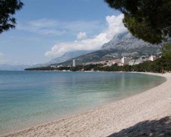 Aparthotel Miramare - Makarska - Strand