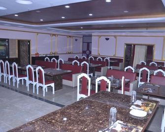 007 Universe Resort - Karjat - Restaurante