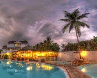 Le Nautile Beachfront - Saint-Paul - Basen