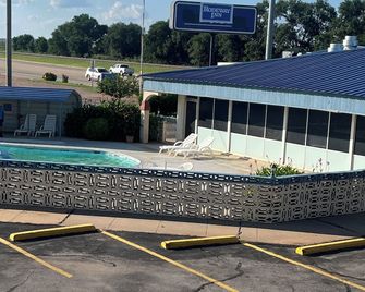 Rodeway Inn Memphis - Memphis - Pool