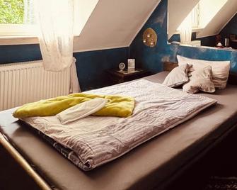 Private Room on 2nd Floor for Business, Study & Training-300Mbit, SmartTV - Bonn
