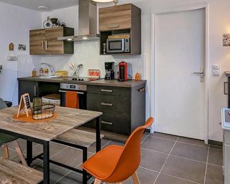 Maison mitoyenne avec terrasse, WIFI, parking et terrain de pétanque - FR-1-583-334 - Sainte-Marie-en-Chanois - Cocina