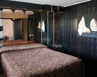 グランド モーテル サン ヒューバート - ロンゲール - 寝室
