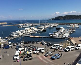 Pensione Di Lustro - Forio