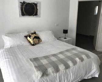 Geelong Cbd Accommodation - Geelong - Bedroom