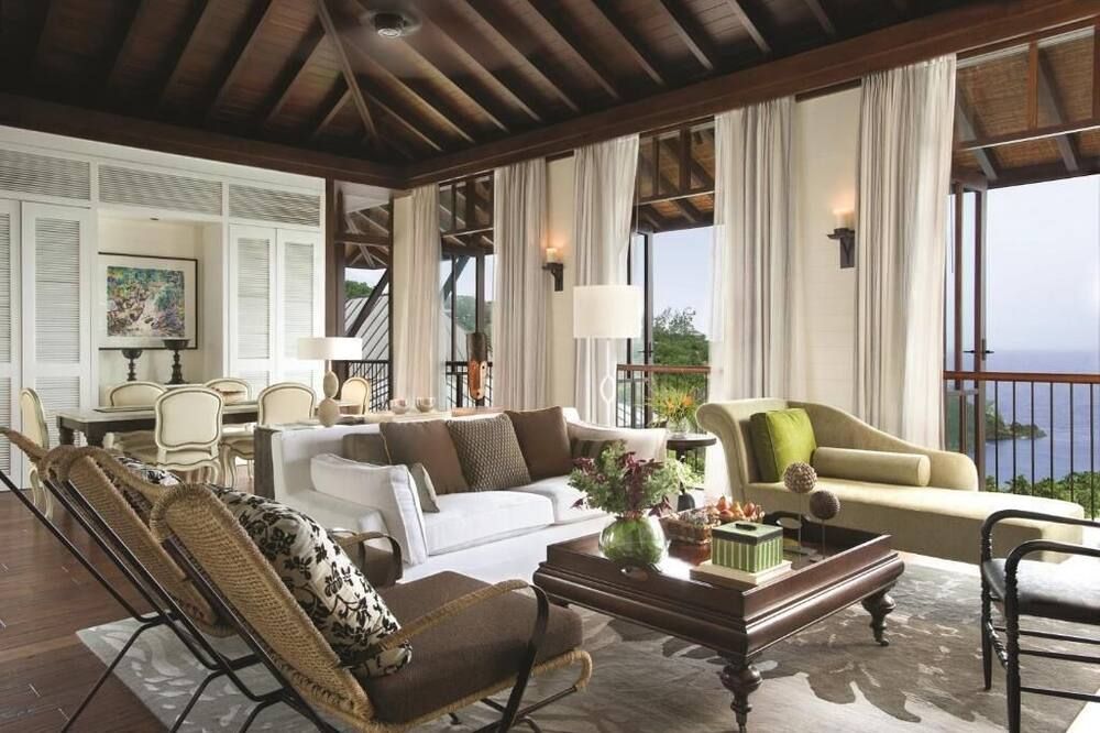 فور سيزونز ريزورت سيتشيليس - باي لازار - غرفة معيشة