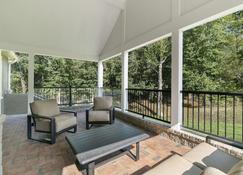 Quiet Home Away From Home - Greenville - Balkon