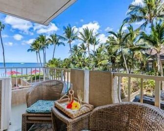 Nani Kai Hale 208- Beachfront 1 bedroom 2 bathroom condo, oceanview - Kihei - Balcón