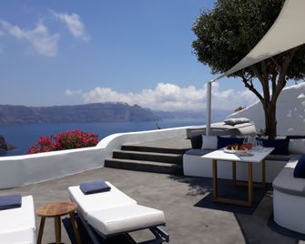 Chelidonia Luxury Suites - Adults Only - Oia