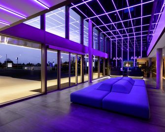 YOTEL Geneva Lake, Select by Hilton - Founex - Lobby