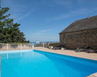 Clos de Vallombreuse, The Originals Relais - Douarnenez - Piscina