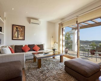 Holiday home with spectacular views - איביזה - סלון