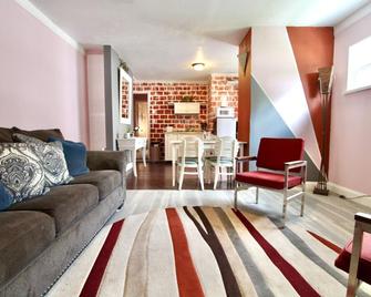 The Jewel Of safety harbor Charming apartment near all safety Harbor attractions - Safety Harbor - Living room