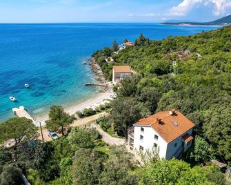 3 Bedroom Nice Apartment In Cres - Cres