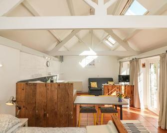 The Daffodil Shed - Yelverton - Dining room
