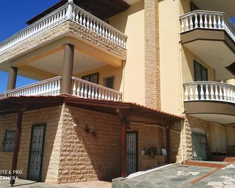 The Villa with the Aromatic Herbs - Thérmi - Building