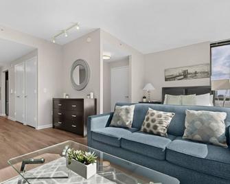 Bluebird Suites Near Path - Jersey City - Living room