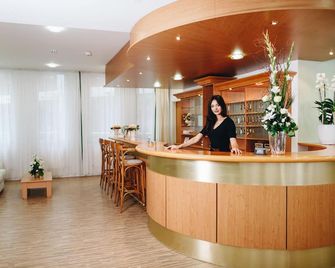 赫勒米特庫伯拉特酒店 - 柏林 - 柏林 - 櫃檯