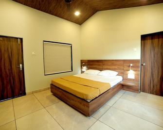 Kapil's Beach Resort - Alibag - Bedroom