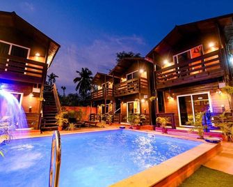 The Plix Resort - Morjim - Bazén