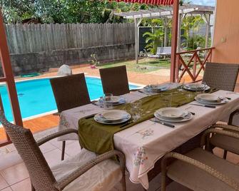 Tahiti - Fare Vairai Pool - Faaa - Restaurant