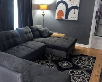 Charming 3-bedroom house with AC, WiFi in fantastic Huntsville - Huntsville - Living room