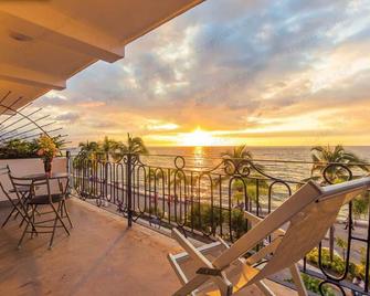 Location & View ! Luxury Oceanfront Condo, Downtown Puerto Vallarta On Malecon - Puerto Vallarta - Balcon