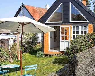 Vintage Holiday Home in Svaneke near Small Harbor - Svaneke - Patio