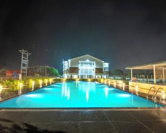 Ovis Holiday Resort - Lonavala - Pileta
