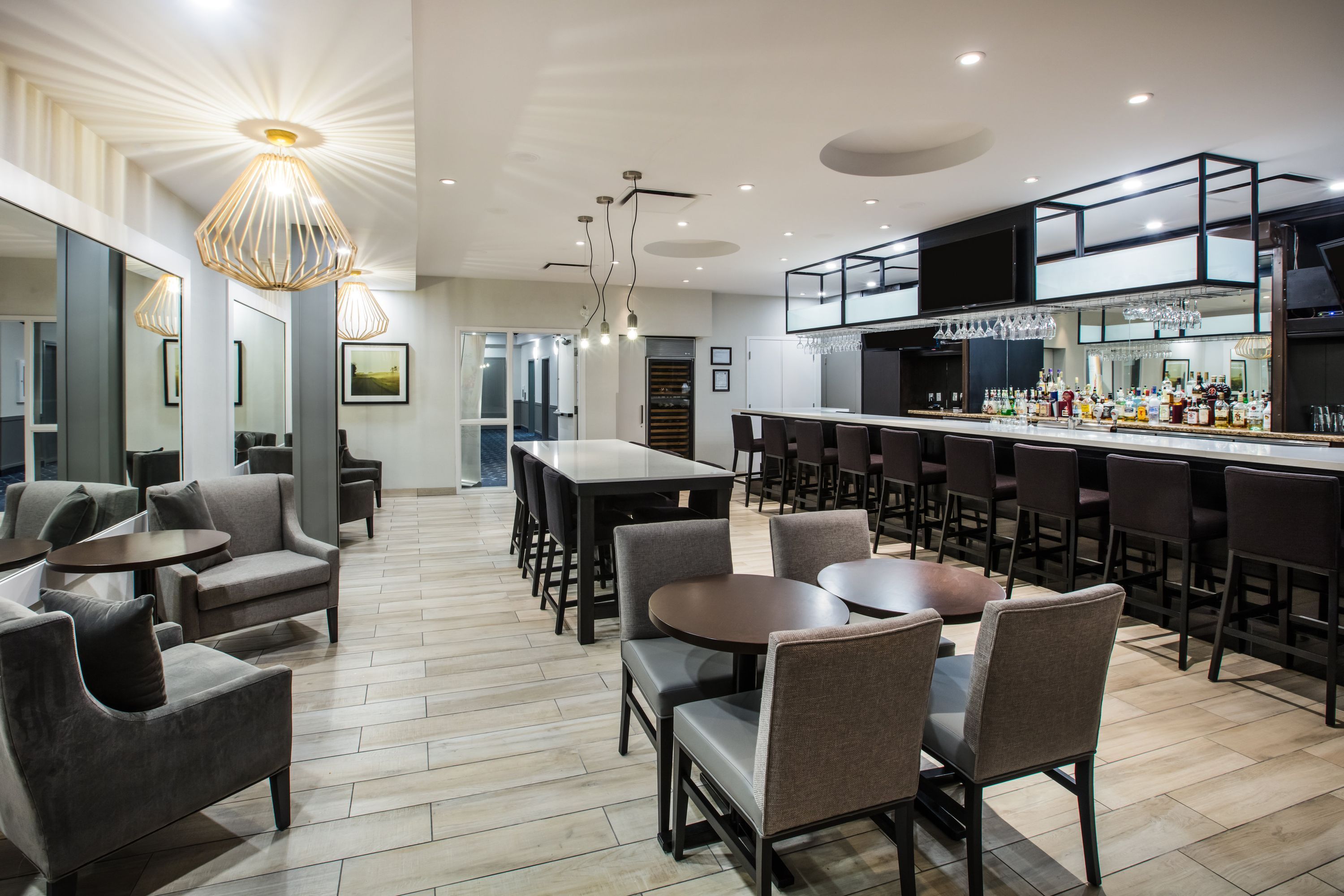 Holiday Inn & Suites Grande Prairie-Conference Ctr By IHG - גרנד פריירי - בר