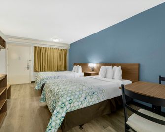 HomeTowne Studios by Red Roof Buffalo - Niagara Airport - Bowmansville - Bedroom