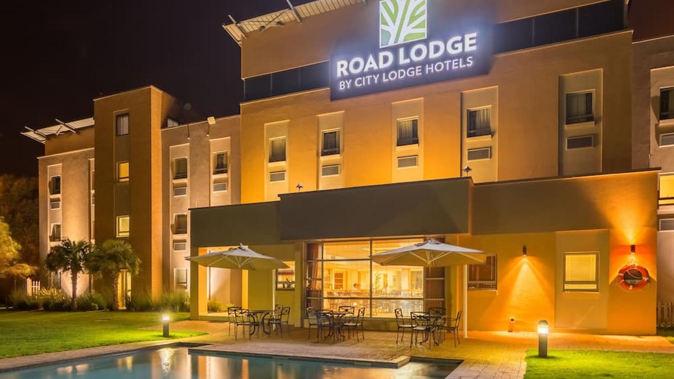 رود لودج مطار بولمفونتيان