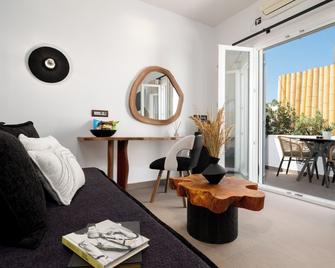 Villa Kelly Rooms & Suites - Naousa - Olohuone