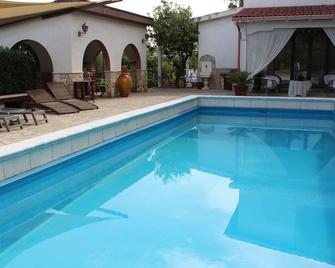 Villa Lina Bed&Breakfast - Tarento - Piscina