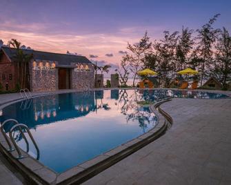 Longhai Channel Beach Resort - Long hai - Piscina