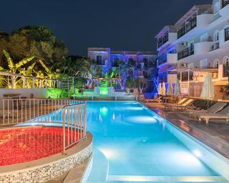 Iniohos Zante Hotel & Suites - זאקינתוס (עיר) - בריכה