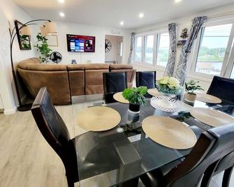 4 Bedroom Lake Hopatcong Lakehouse with Kayaks and Paddleboat - Lake Hopatcong - Dining room